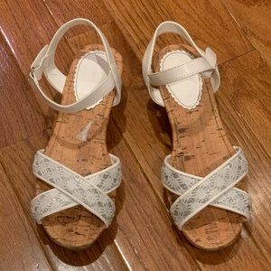White American Eagle Girls wedged sandals